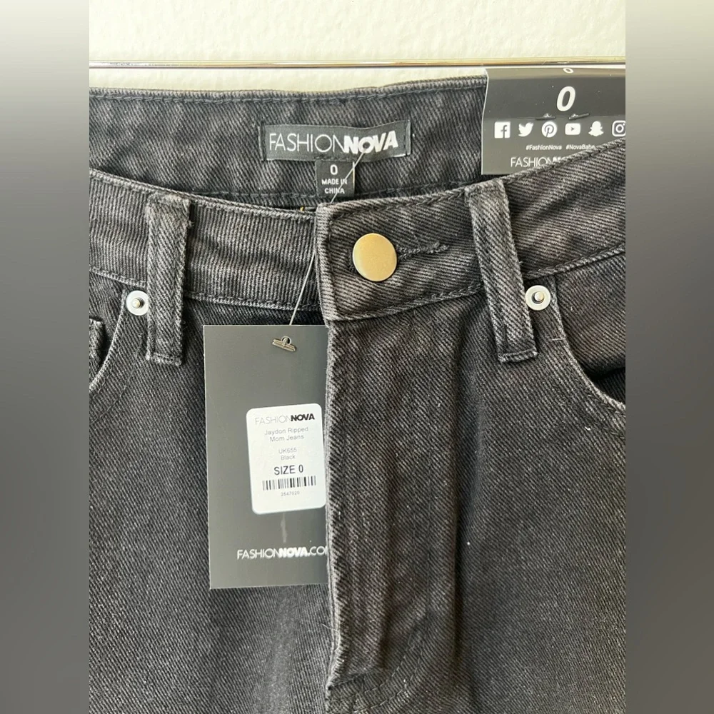 Jaydon Ripped Mom Jeans - Black. Size 0 - Picture 7 of 9